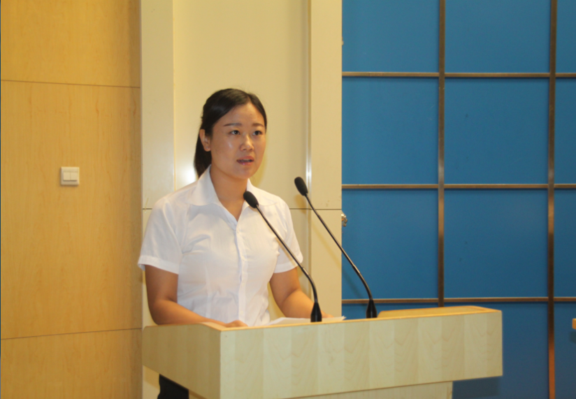 教师代表鲁玺发言