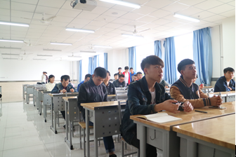 参加选拔的学生