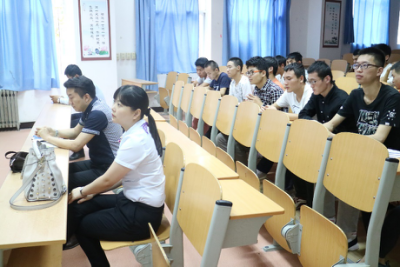 参加招聘会的同学